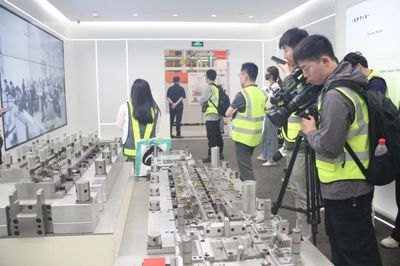 60余名央媒市媒記者探訪嘉定，聚焦“嘉定智造”人工智能應(yīng)用軟件開(kāi)發(fā)新圖景